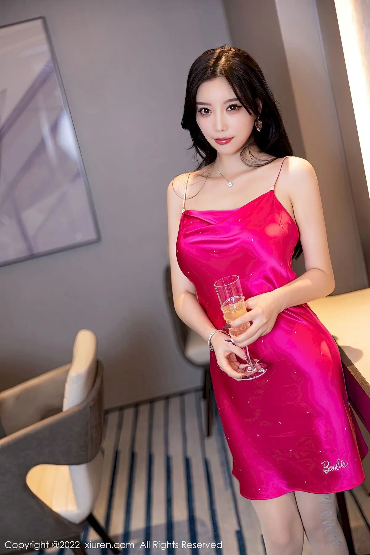 秀人网美女模特杨晨晨，婚纱里的时光褶皱